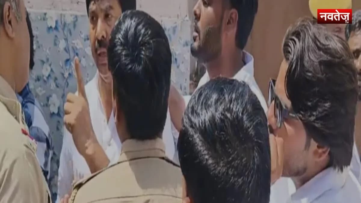 डीडवाना : वोट देने पहुंचे विधायक यूनुस खान के साथ धक्का मुक्की