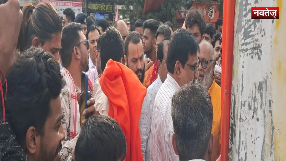 भगवा ध्वज हटाने पर छिंदवाड़ा में हंगामा