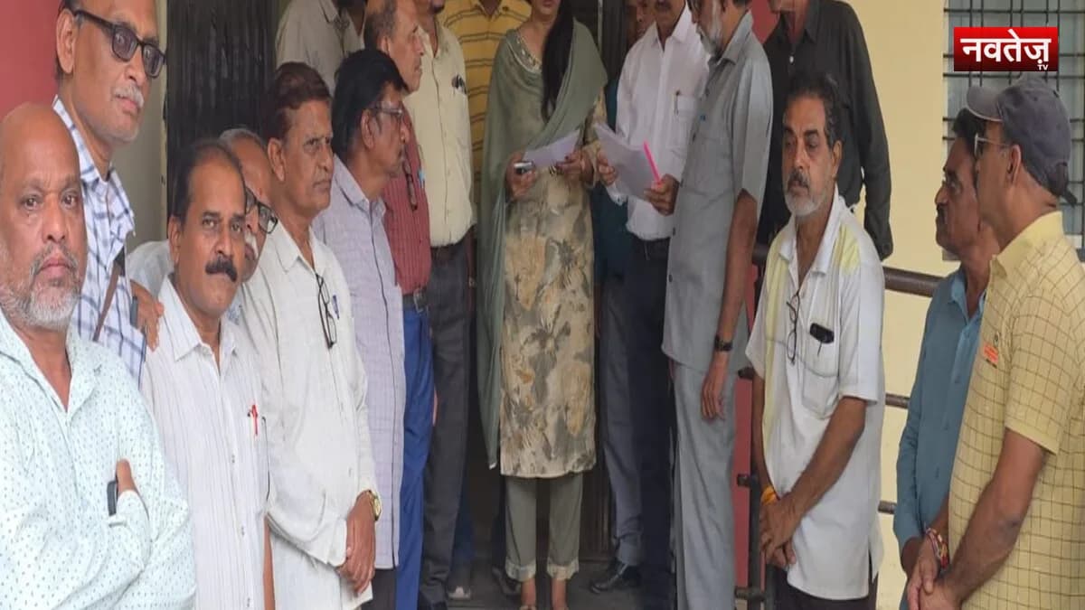 शिक्षक दिवस पर सम्मान नहीं, 4 महीने के वेतन का इंतजार