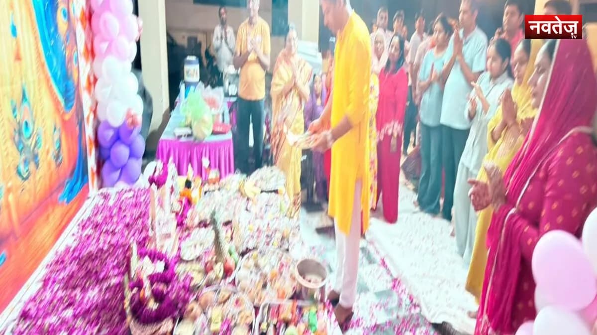 कान्हा के जन्म पर गूंजे भजन, भक्ति में डूबी रॉयल रेगलिया सोसाइटी