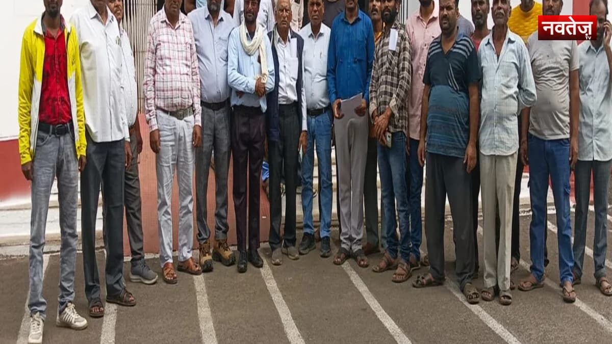पीओपी मूर्तियों के विरोध में कुंभार समाज ने कलेक्टर को सौंपा आवेदन