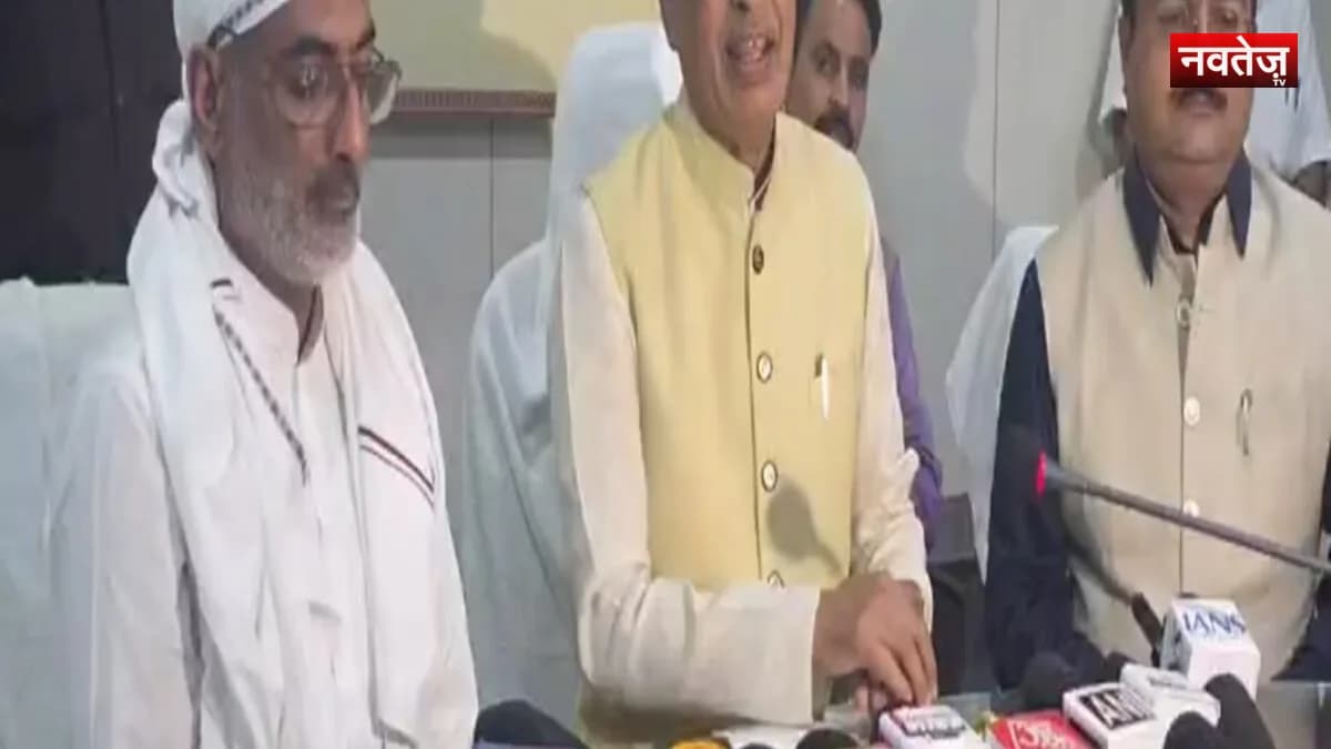शिवराज ने मेधावी छात्र-छात्राओं को बांटे लैपटॉप