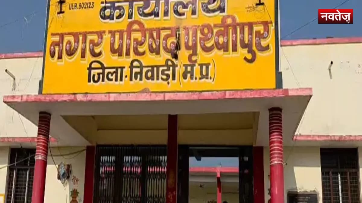 निवाड़ी में नहीं बंटे सांची के पेड़े, कमिश्नर के आदेश पर उठे सवाल
